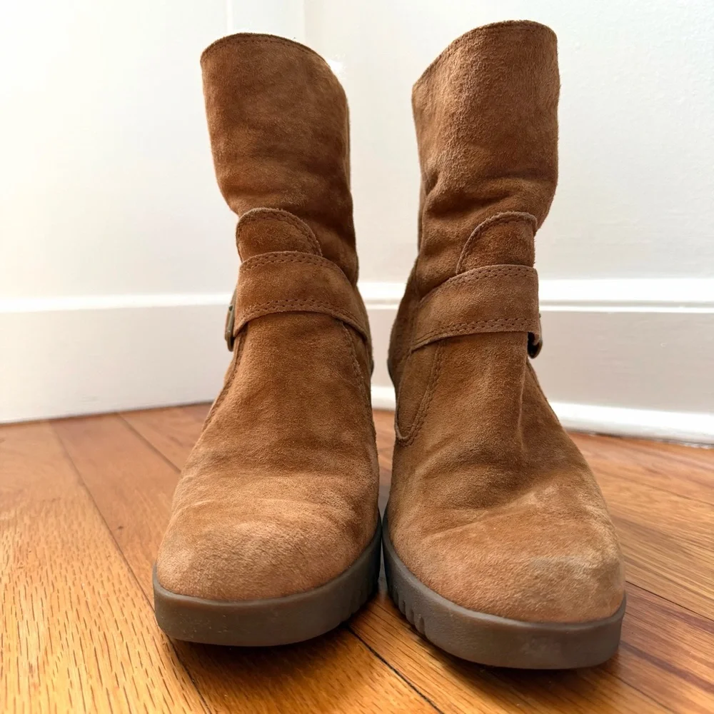 UGG Gisella Brown Suede Buckle Wedge Shearling Mid Calf Back Zip Boots Size 7